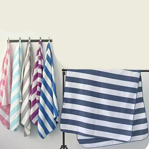 Lightweight portable sports towel/bath towel